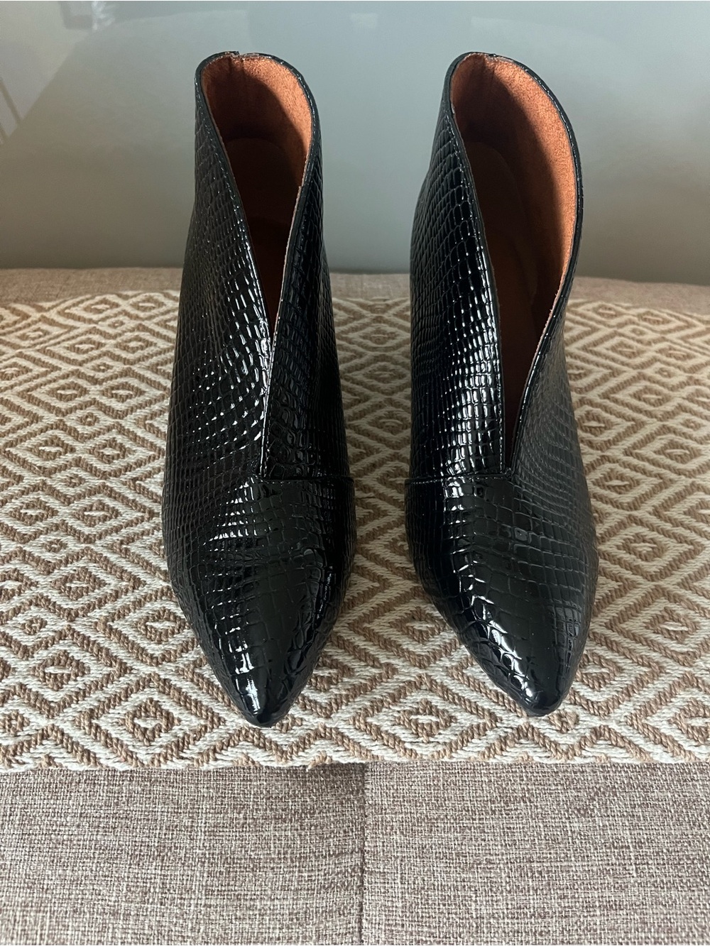 Pointed Toe Black Croc-Embossed Women's Ankle Booties 563